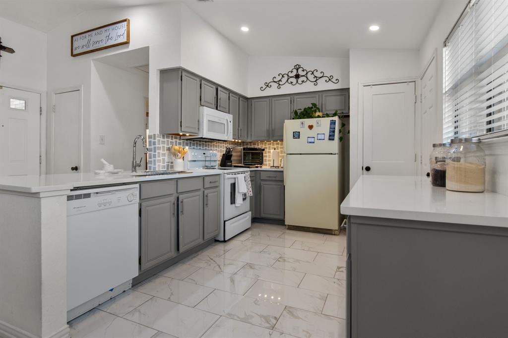 Shadowood Trail Condo - Residential