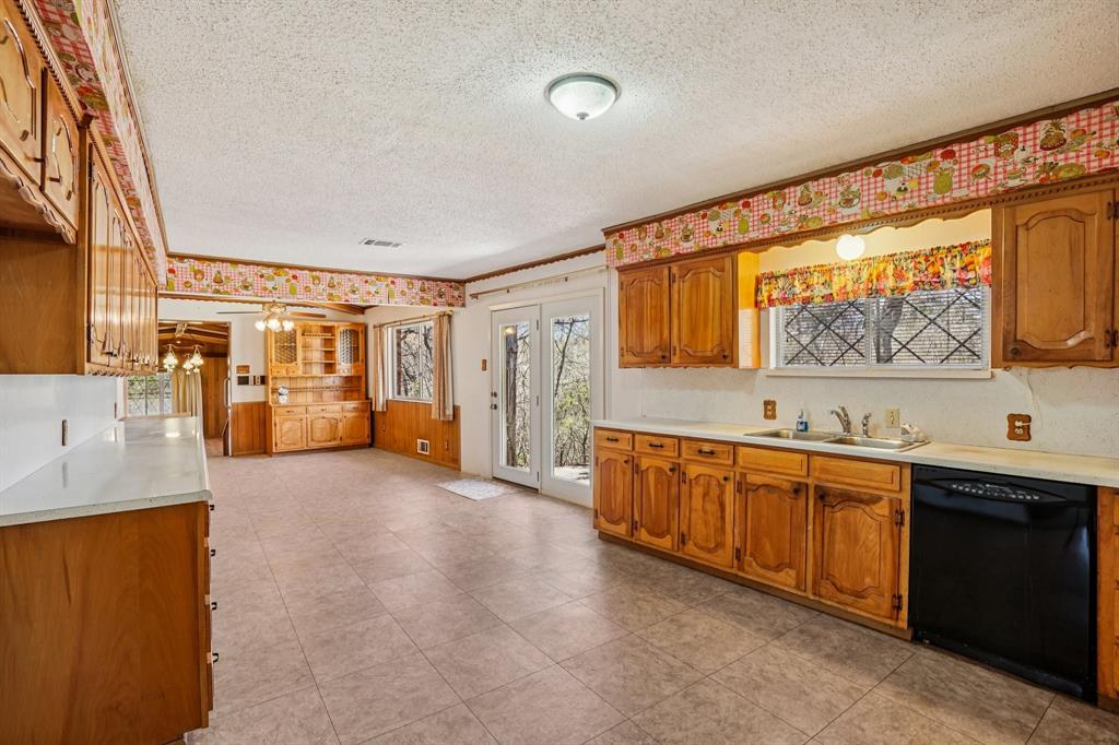 1215 Hill City Drive