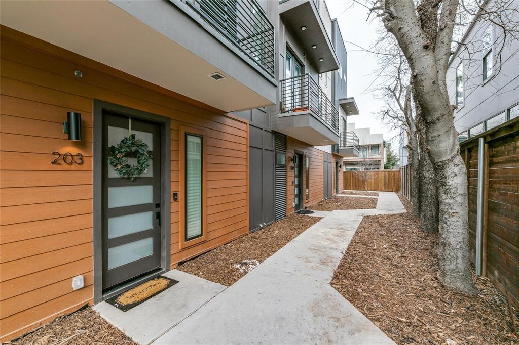 4205 Roseland Avenue 203