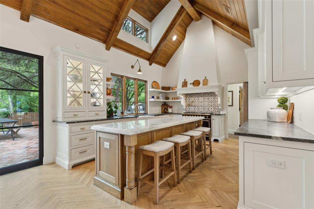 825 Lockwood Drive
