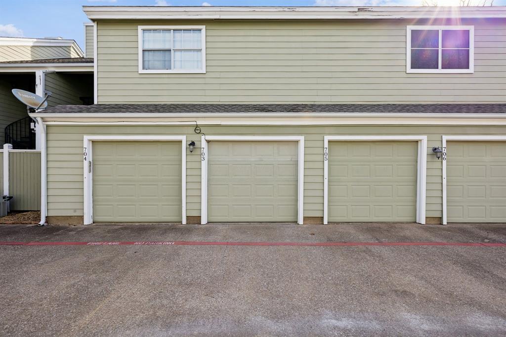 Bent Trail Twnhms - Residential