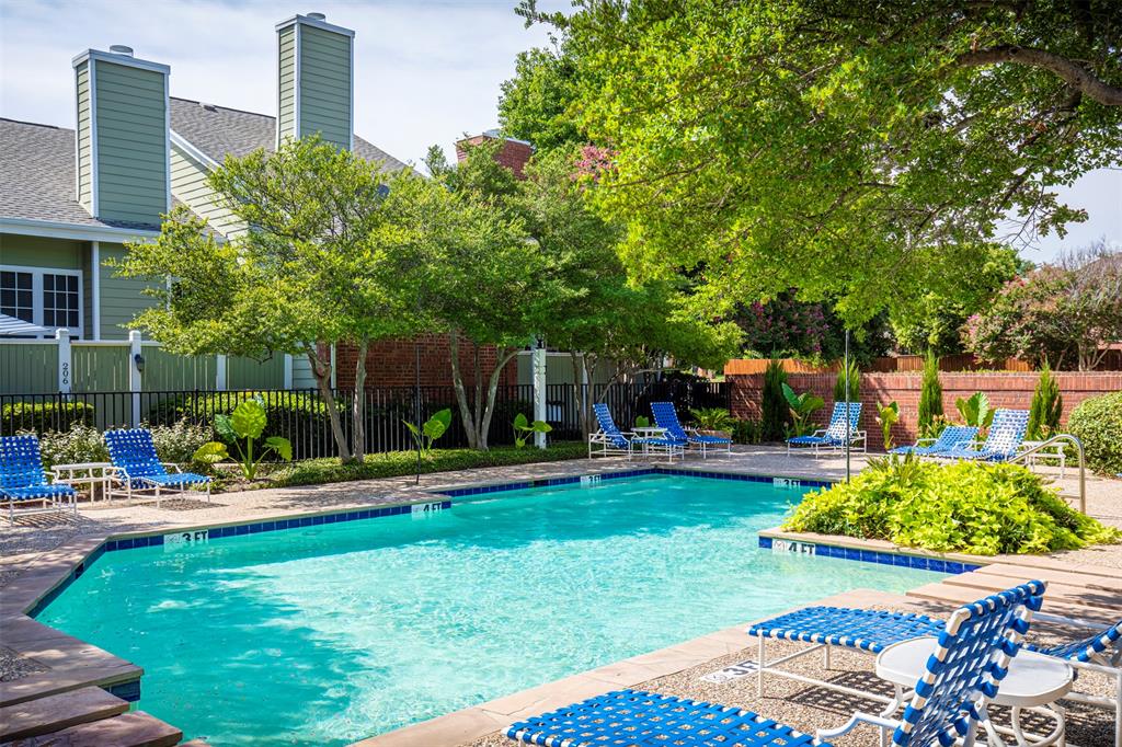 Bent Trail Twnhms - Residential