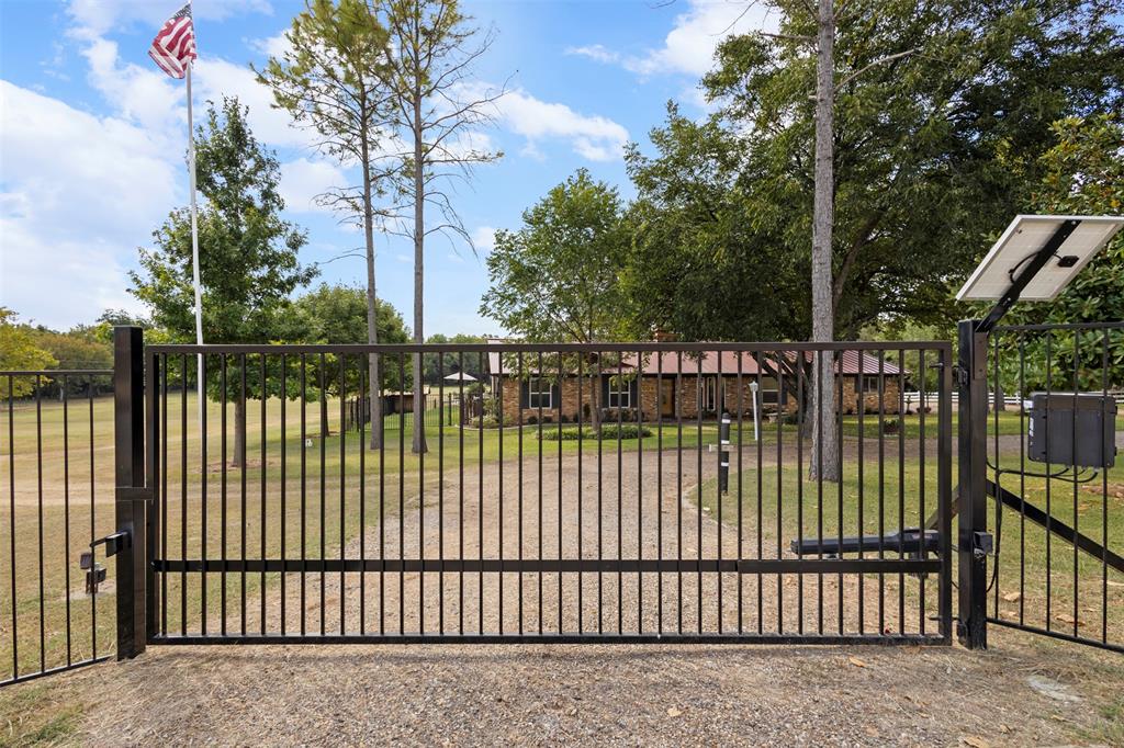 STEPHEN B MCCOMMAS ABST 888 P 411 TR 35 ACS 5.9635 - Commercial Sale