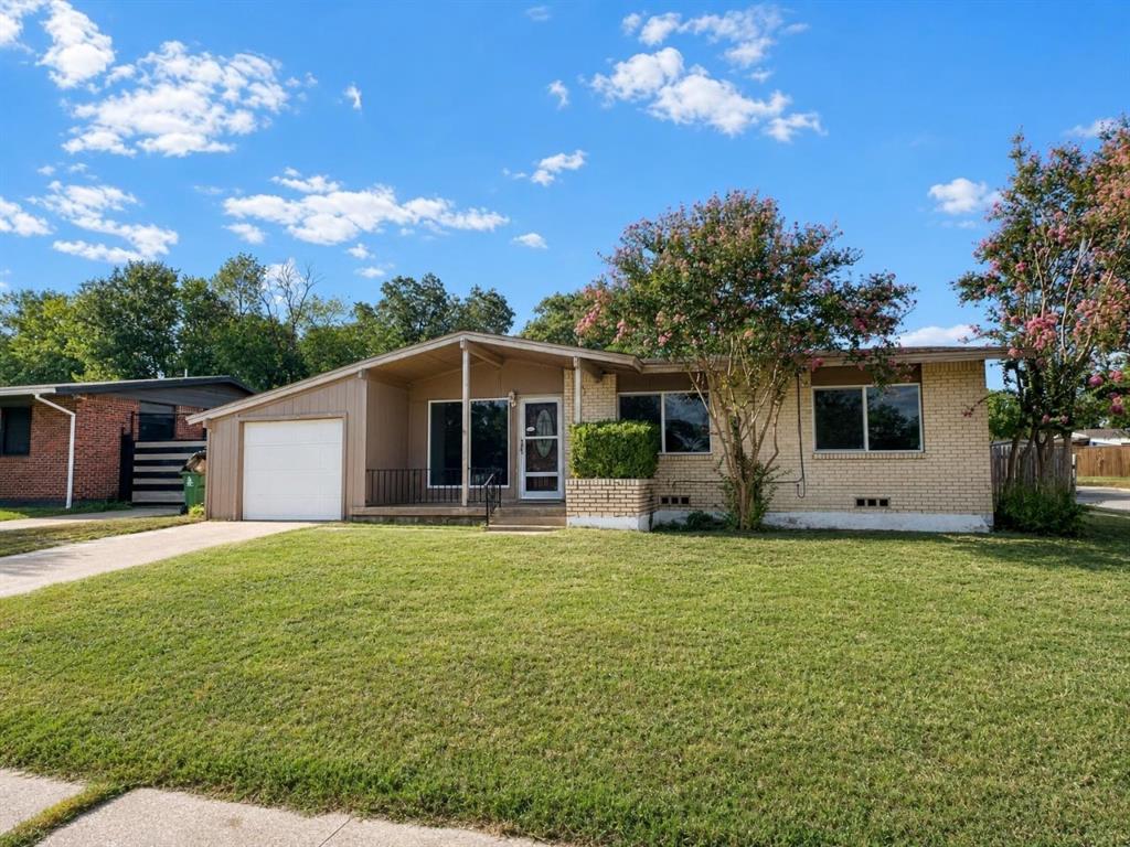 Photo of 700 Pine Street, Hurst, TX 76053 (MLS # 21392765)