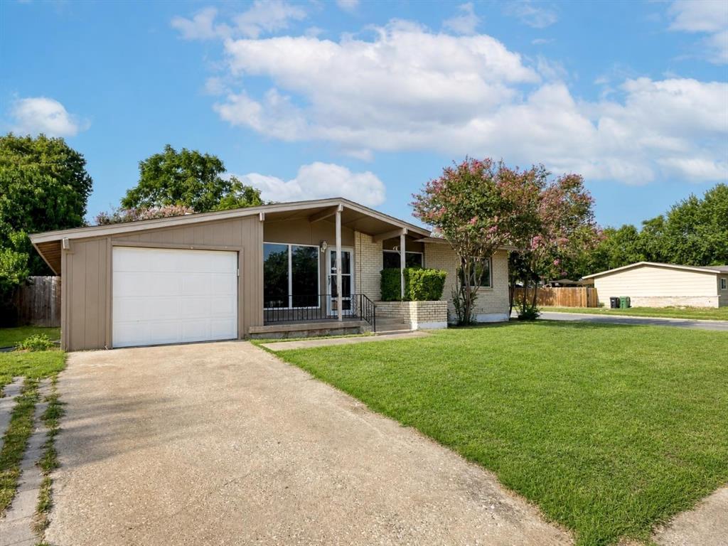 Photo of 700 Pine Street, Hurst, TX 76053 (MLS # 21392765)