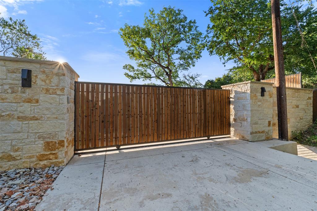 12210 Lake Forest Drive