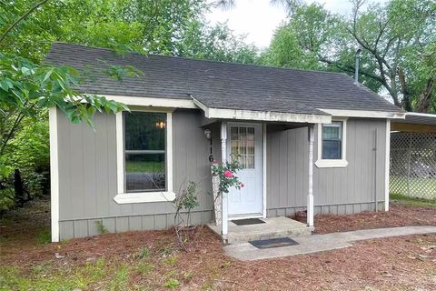 Photo of 116 E Locust Street, Collinsville, TX 76233 (MLS # 21247713)