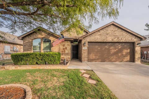 Photo of 404 Brookhollow Lane, Saginaw, TX 76131 (MLS # 21424398)