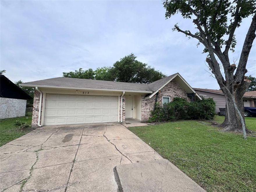 SUPER CUTE AND COZY 4 BEDROOM, 2 BATH HOUSE IN N. FORNEY. JUST MINUTES FROM LAKE RAY HUBBARD AND DOWNTOWN FORNEY. FENCED YARD, FRESHLY PAINTED, NEW FLOORING, COZY DEN WITH WOOD BURNING FIREPLACE. FENCED YARD, 2 CAR GARAGE. ONE YEAR LEASE. MUST SEE!