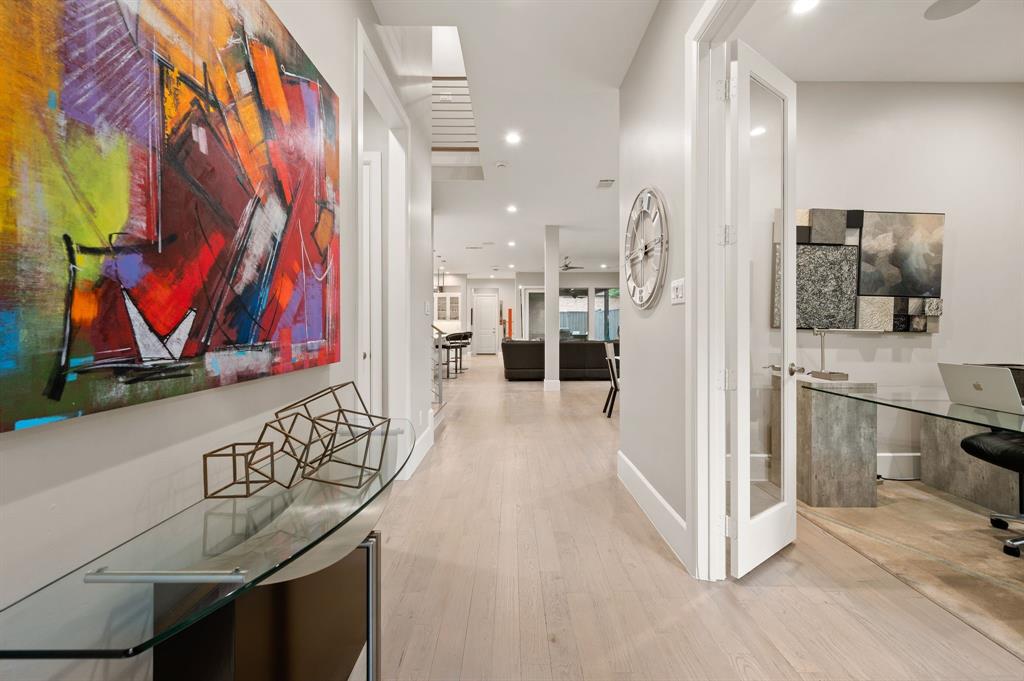 6811 Del Norte Lane