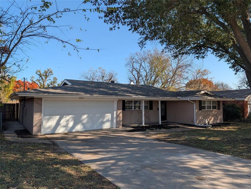 Charming 3-Bedroom Home for Rent in Fort Worth, TX Modern Updates & Great Location
Welcome to this beautifully updated 3-bedroom, 2-bathroom home with a 2-car garage in Fort Worth, Texas. Offering the perfect mix of comfort and style, this property features fresh interior paint, stunning flooring throughout, and an updated AC system for year-round comfort.
The modern kitchen with spacious countertops is ideal for cooking and entertaining, while the open living room provides a warm and inviting space for family gatherings. Step outside to enjoy a fenced backyard, perfect for pets, play, or weekend barbecues.
Located in a desirable Fort Worth neighborhood, this home combines convenience with charmclose to shopping, dining, schools, and major highways for an easy commute.
If youre searching for a move-in ready home in Fort Worth with modern upgrades and timeless appeal, this property is the perfect retreat.
Ask us about our Military and First Responder Discount.