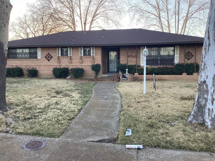 Spacious single story 3 bedroom 2 bath home with wood burning fireplace. Home is being sold as is and needs to be updated.