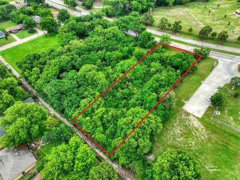 Photo of 225 E Laureland Road, Dallas, TX 75241 (MLS # 21362433)