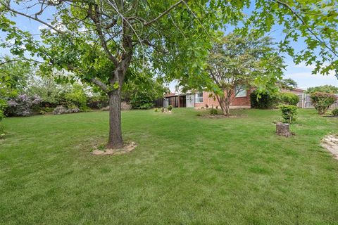 A home in Benbrook