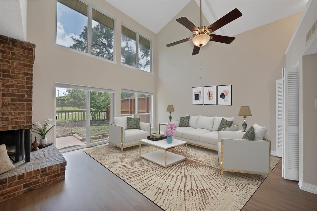 2902 Woodcroft Circle