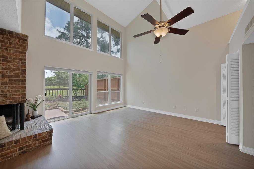 2902 Woodcroft Circle