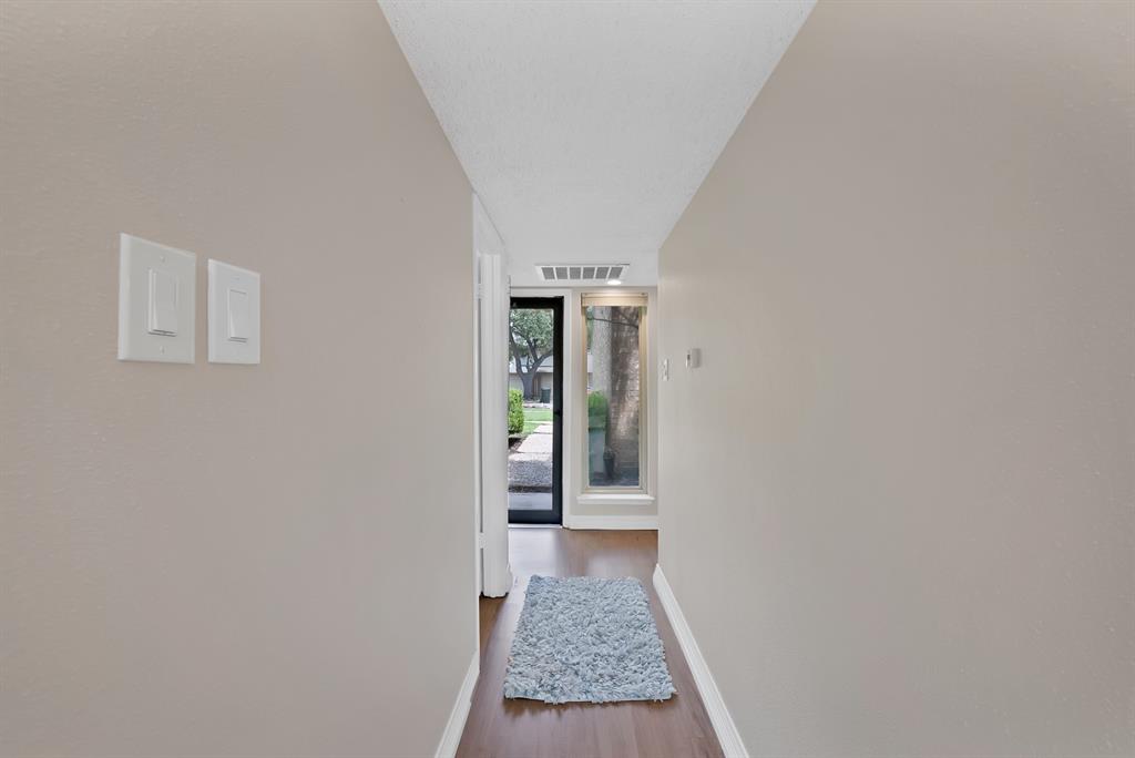 2902 Woodcroft Circle