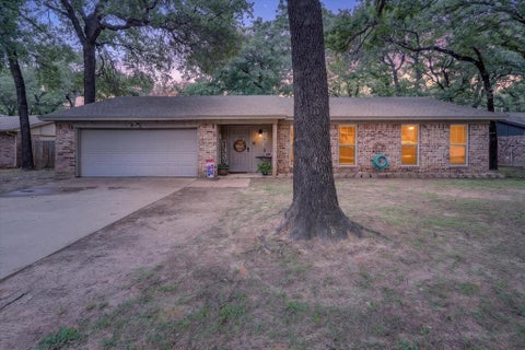 Photo of 728 Lake Crest Parkway, Azle, TX 76020 (MLS # 21309902)