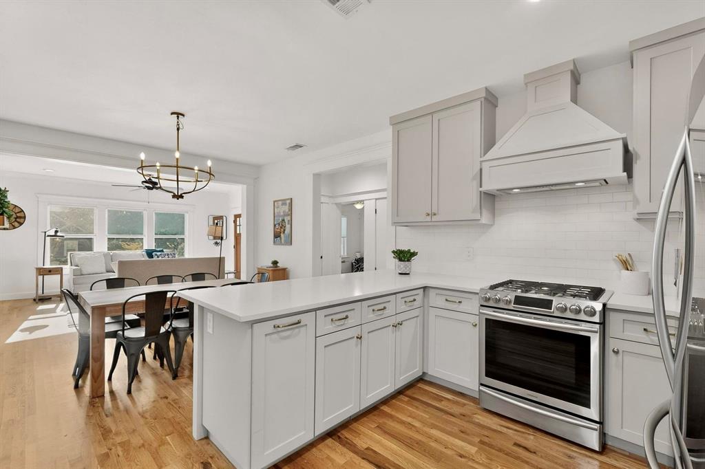 835 S Edgefield Avenue