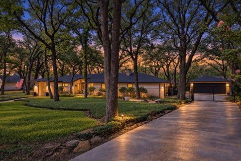 Photo of 4000 Deepwood Street, Colleyville, TX 76034 (MLS # 21402928)
