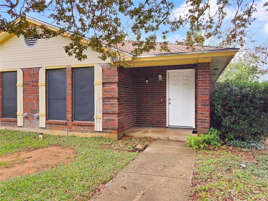 Well-maintained 2 bed, 1 bath half-duplex located within walking distance to UTA. This charming unit offers an open floor plan, spacious bedrooms, and a Jack-and-Jill bathroom for added convenience. Ideal for anyone seeking a clean, comfortable space in a great location. We're looking for a tenant who will treat this home with the same care and respect as their own.