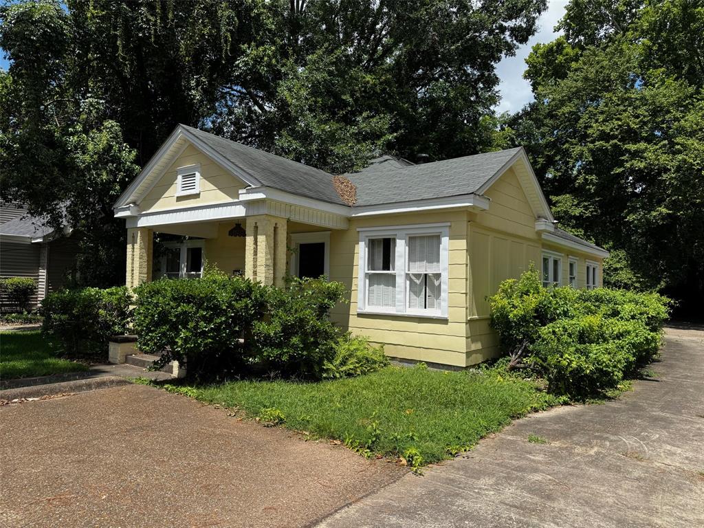 302 Albany Avenue