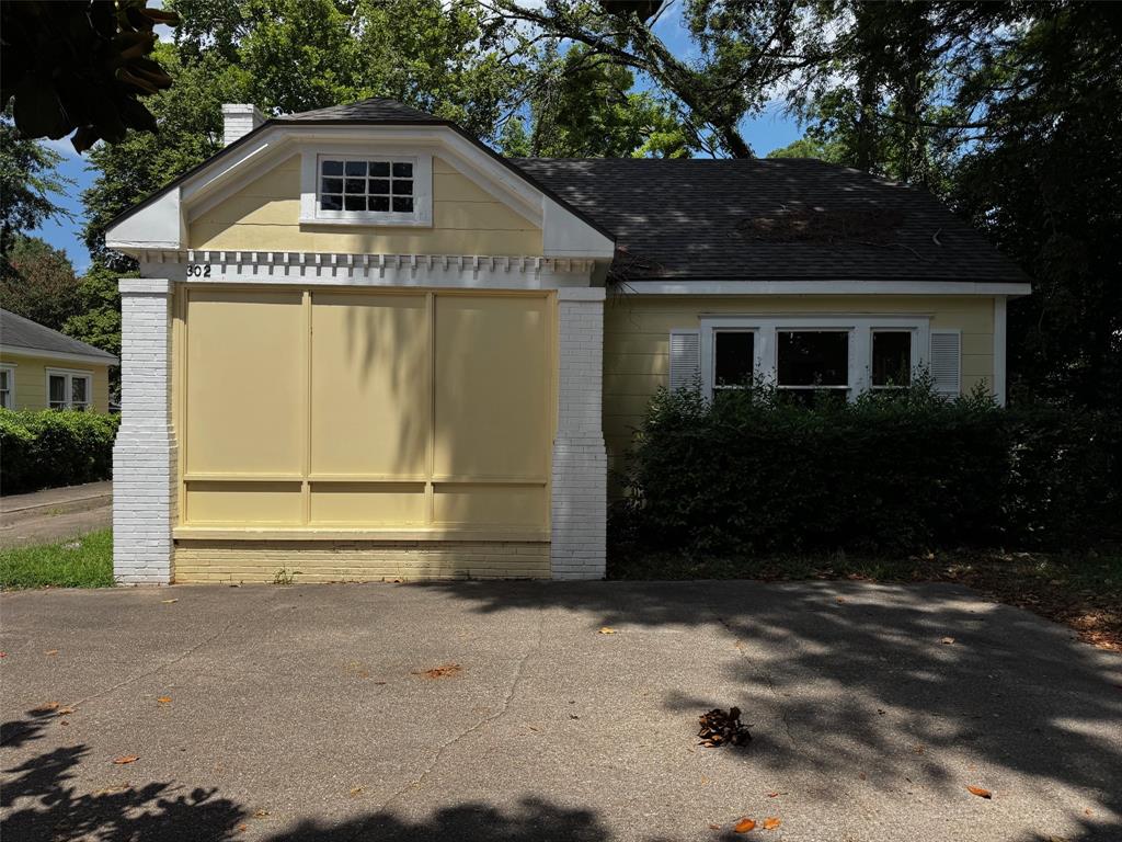 302 Albany Avenue