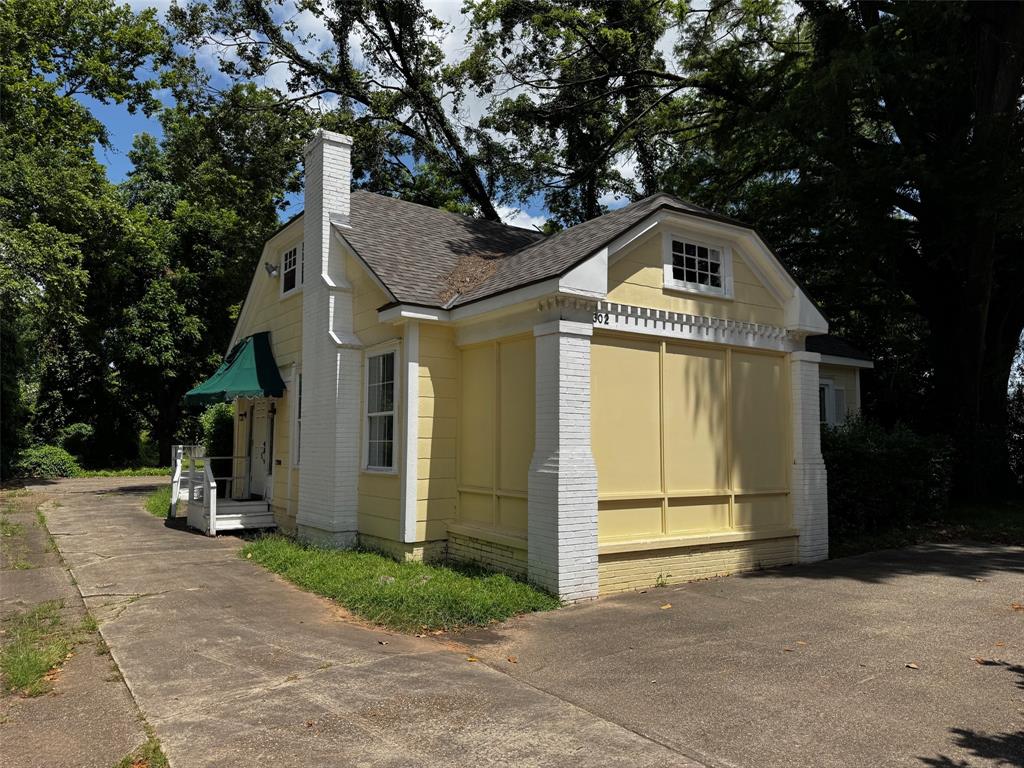 302 Albany Avenue