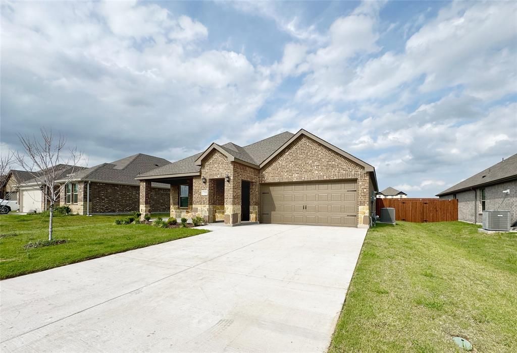 Photo of 390 Zenyatta Drive, Waxahachie, TX 75165 (MLS # 21243303)