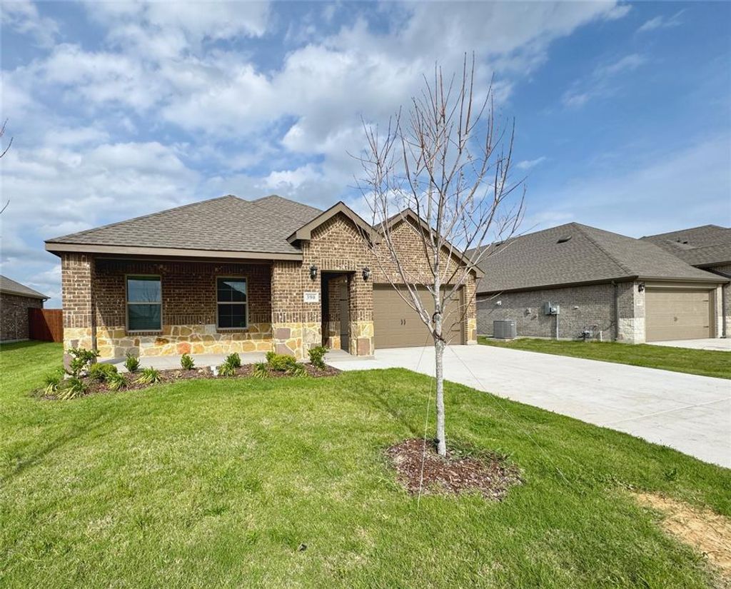 Photo of 390 Zenyatta Drive, Waxahachie, TX 75165 (MLS # 21243303)