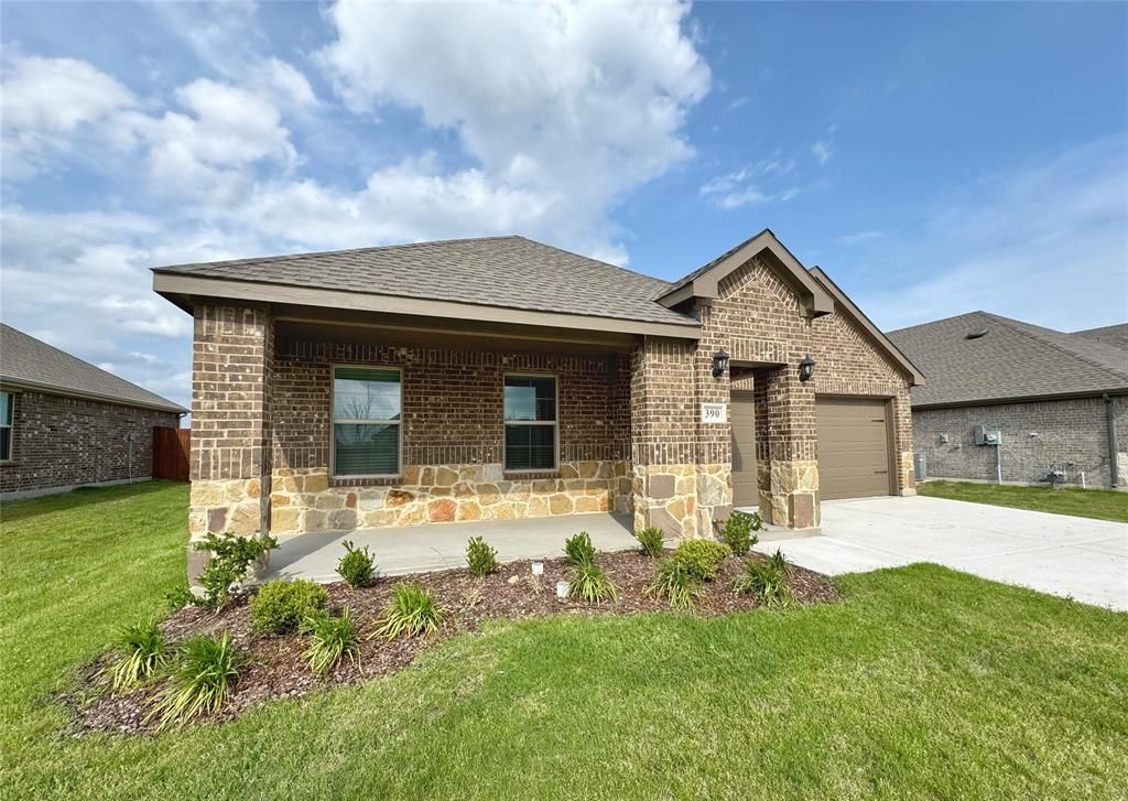 Photo of 390 Zenyatta Drive, Waxahachie, TX 75165 (MLS # 21243303)