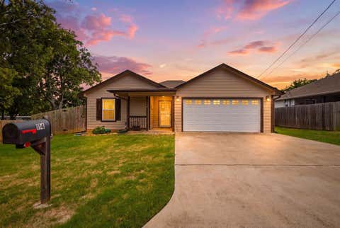 Photo of 114 Wade Street, Whitesboro, TX 76273 (MLS # 21340987)