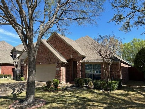 Photo of 28 Emerald Pond Drive, Frisco, TX 75034 (MLS # 21420195)