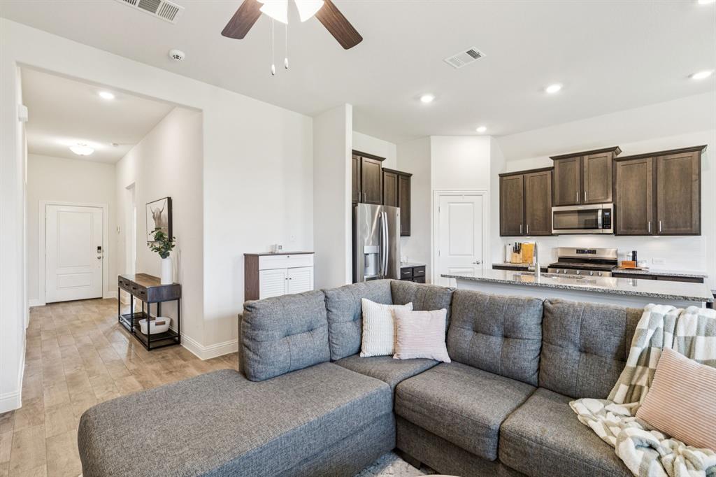 11004 Los Alamos Drive