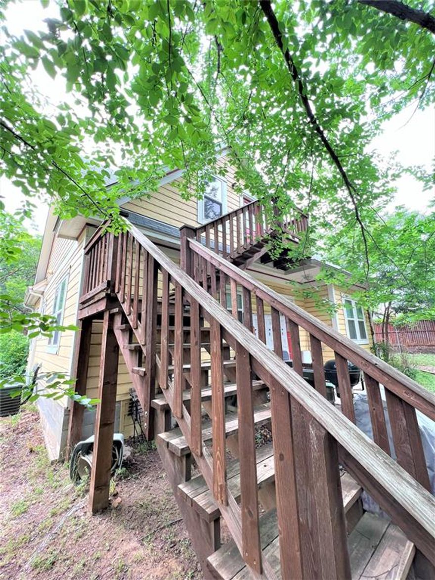 Cute 1 bed 1 bath apartment on the top floor in the heart of Denton near Denton's Downtown Square. Tons of natural light with wood-look vinyl throughout, and tile in the bath. All stainless steel appliances. Refrigerator, washer, and dryer included. Landlord pays for all utilities.

Requirements for qualification are an income that is at least 3x the monthly rent, a clean rental history and credit check. Application fee is $39.99 per person 18+. Deposit is equal to one month's rent and due at lease signing. Only 2 small pets under 30 lbs allowed with a $500 nonrefundable pet fee per pet. Guarantors accepted with qualifying application.