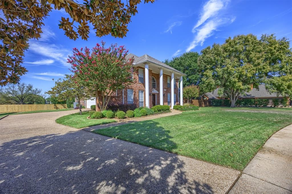 6114 Waller Lane