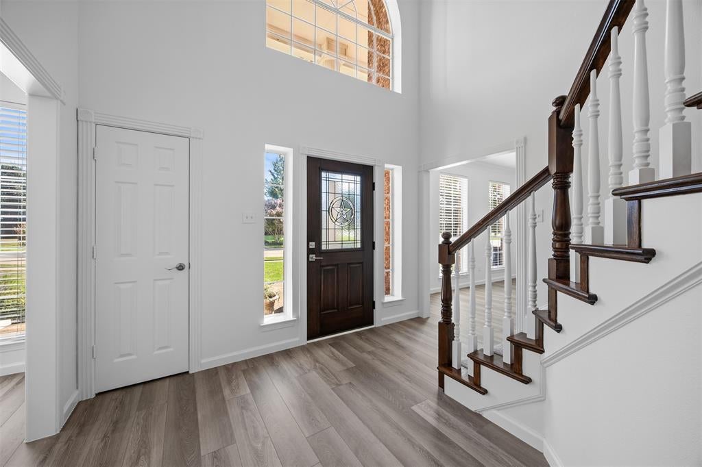 6114 Waller Lane