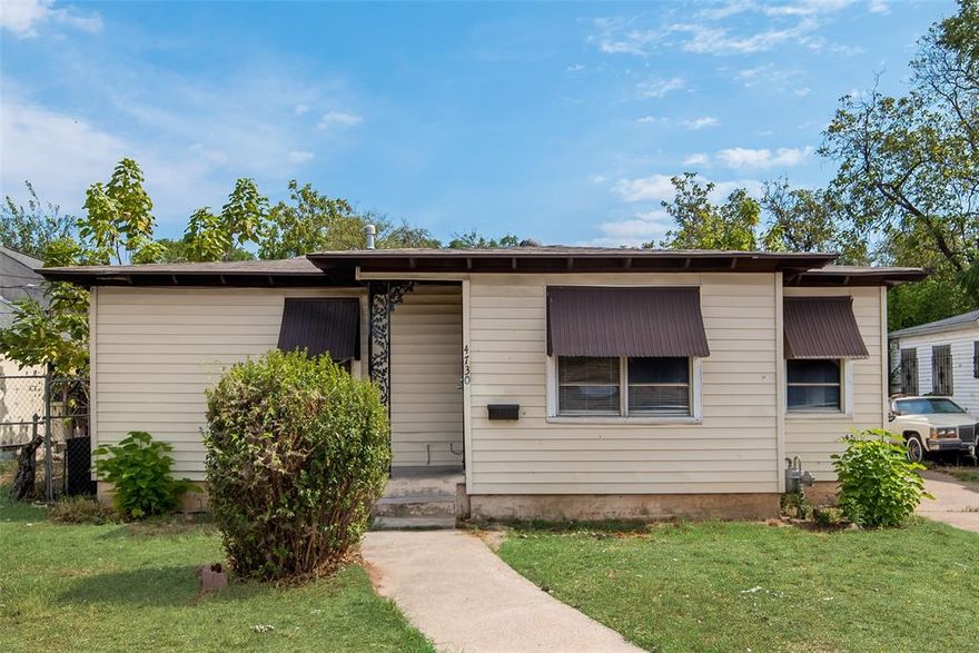 Updated starter home with 3 bedrooms and 2 full bathrooms. Fresh pain throughout. Updated kitchen with granite counters. Huge backyard! Would also make a great rental investment! Less than 5 miles from Downtown Dallas. Minutes from the future new Fair Park Community Park. Baylor Hospital is just a few minutes away.