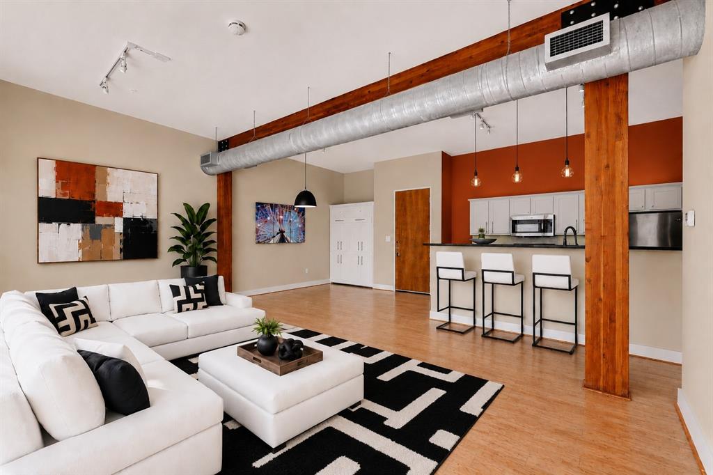 2502 Live Oak Street 338