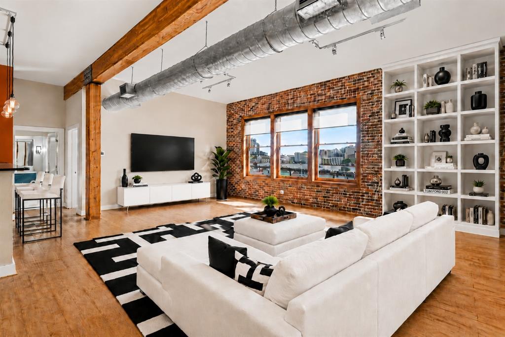 2502 Live Oak Street 338