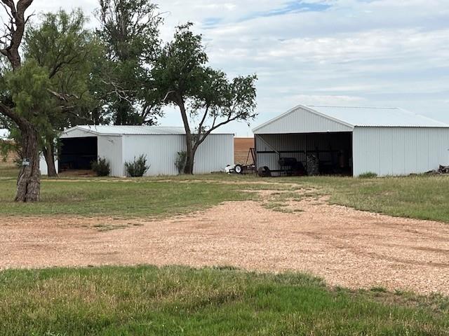 561 Fm 611 W