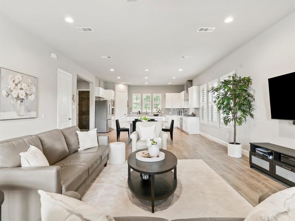 12767 Royal Oaks Lane