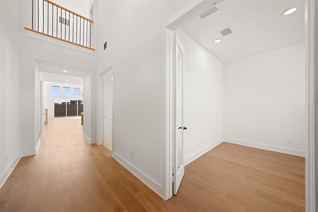 13625 Magenta Street