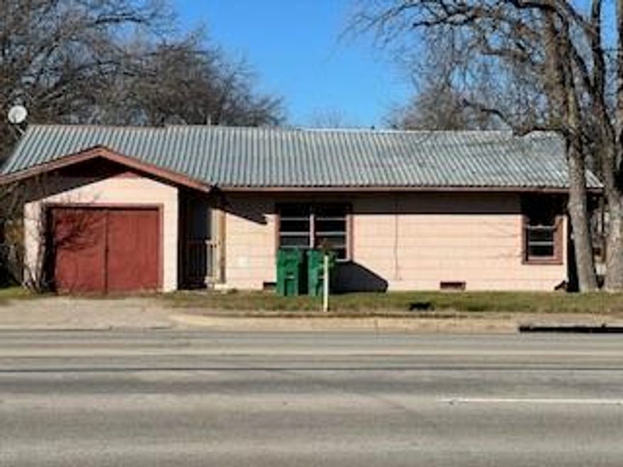 This charming corner home property is right in the heart of Jacksboro. It offers two bedrooms, one bathroom, laundry room and a eat-in kitchen. Make this your HOME SWEET HOME.