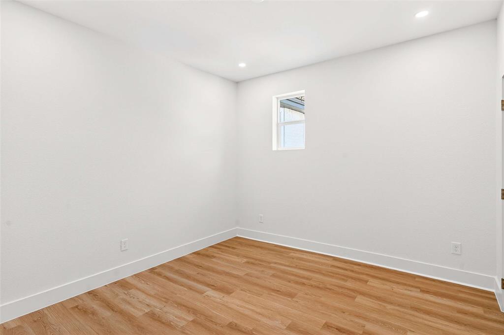 Dallas Land & Loan 02 - Residential Income