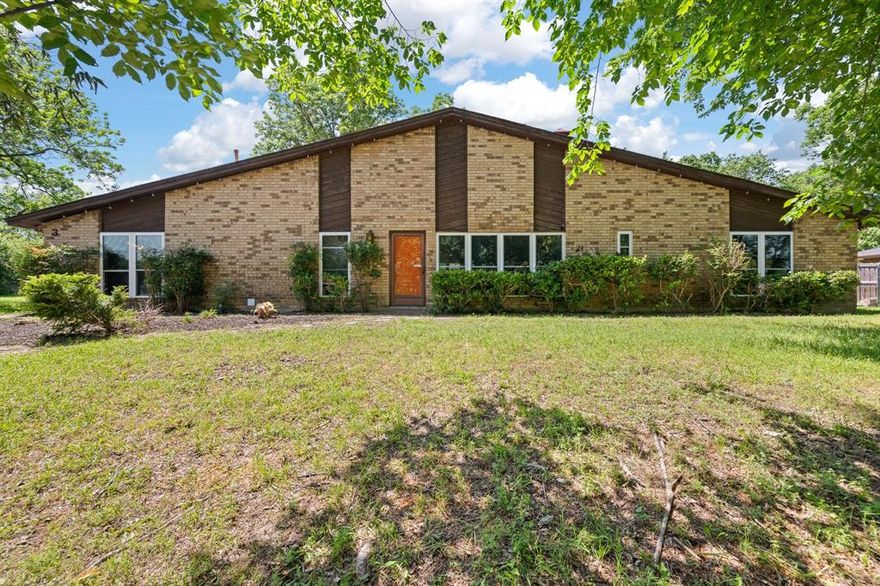 Discover comfort and convenience at 322 Frank Keasler Blvd in Duncanville. Ideally situated with quick access to major highways, this property offers an easy commute to both Dallas and Fort Worth while maintaining a quiet, established neighborhood feel. The home features a functional layout designed for everyday living and entertaining, with spacious living areas, abundant natural light, and a seamless flow throughout.

Enjoy a well-sized yard perfect for relaxing, entertaining, or creating your own outdoor retreat. Located just minutes from shopping, dining, and local parks, this property provides the perfect balance of accessibility and suburban charm. Whether you're a first-time buyer or looking to upgrade, this home presents a great opportunity in a desirable location.  Solar panels included with purchase of home.  

Buyer and Buyer’s Agent to verify all information, including but not limited to room dimensions, lot size, schools and taxes. Seller and Listing Agent make no warranties or representations as to the accuracy of the information provided.