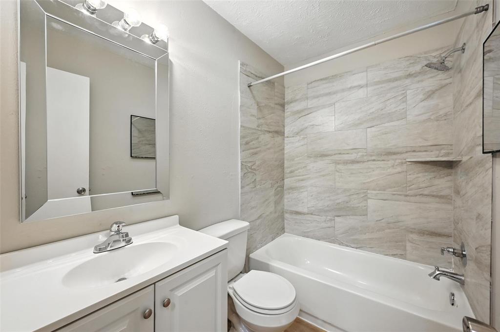 Meadow Oak Sec 1 - Residential