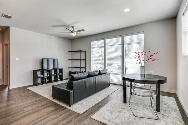 906 W CANNON ST APT 200, FORT WORTH, TX 76104 - Image fbfc493fbce0b2d9b2cec88ca1aa258b/251928516