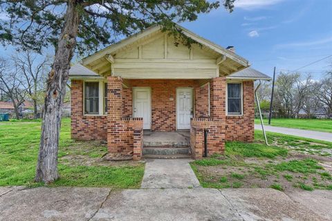 Photo of 802 E Jones Street, Sherman, TX 75090 (MLS # 21240718)
