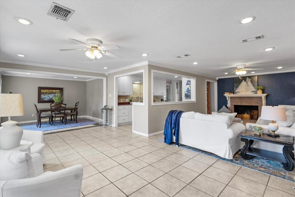 1715 Leisure Lane